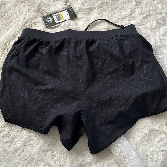 Under Armour women’s shorts size M - Picture 4 of 5